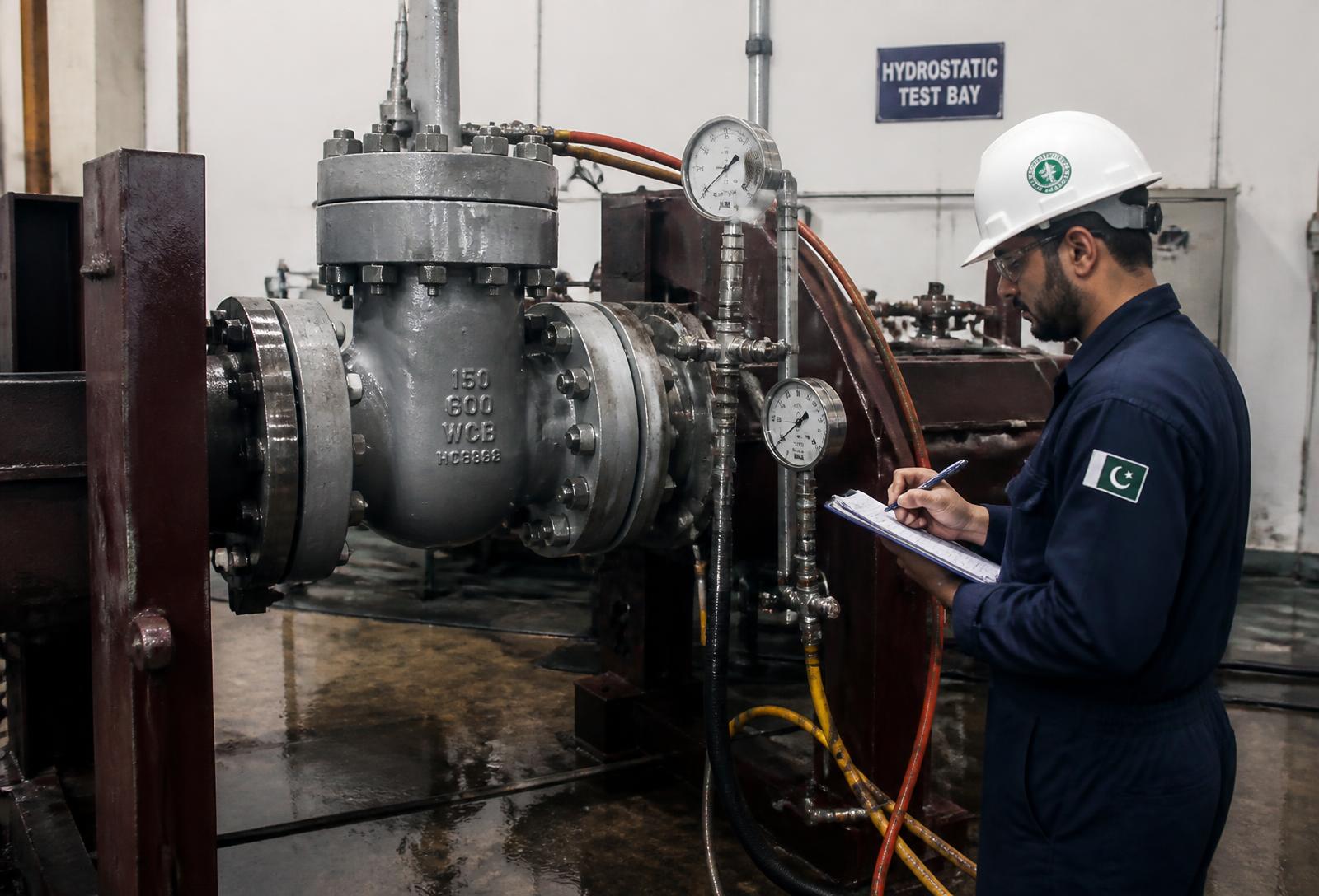 Hydrostatic test bay