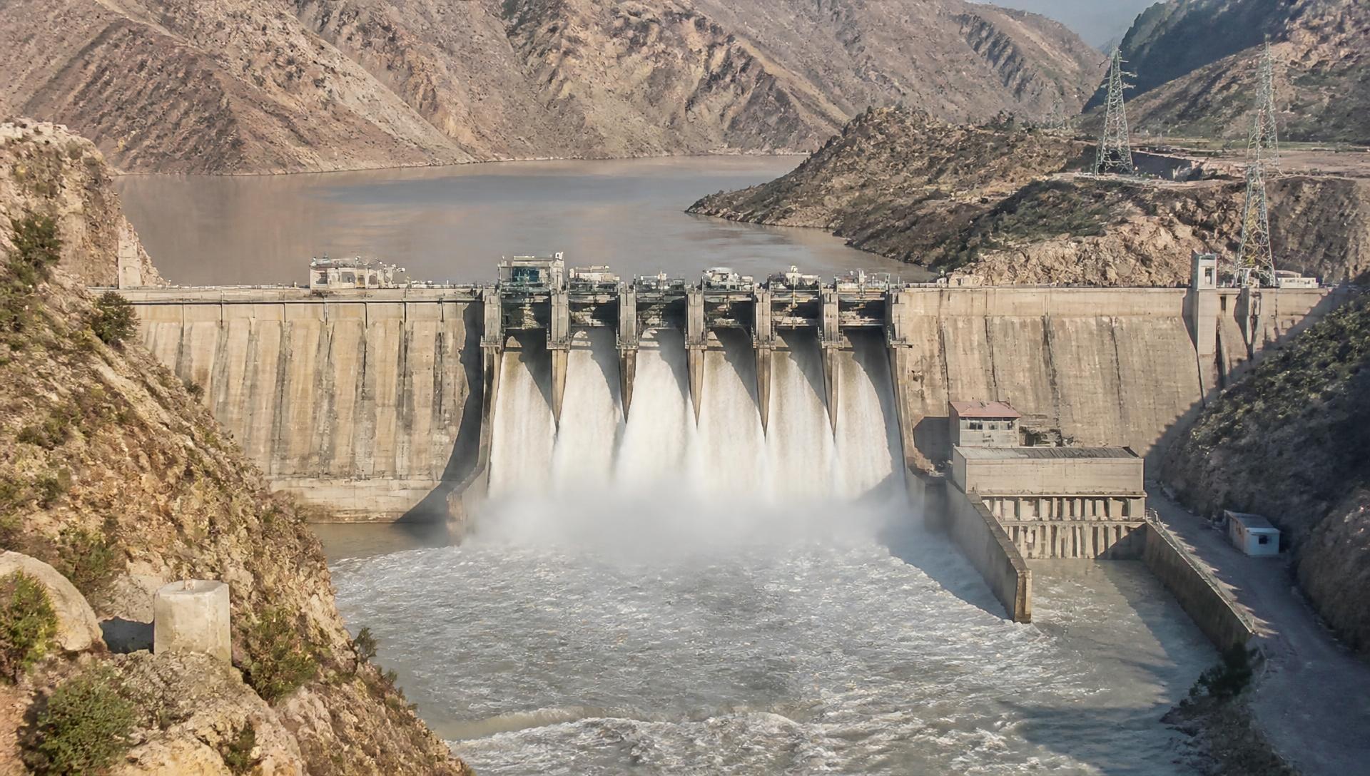 Storage dam spillway